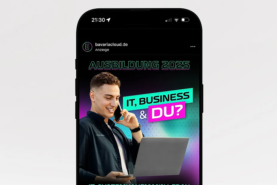 Recruiting-Anzeige von BavariaCloud „IT, Business & Du?“ auf dem Smartphone