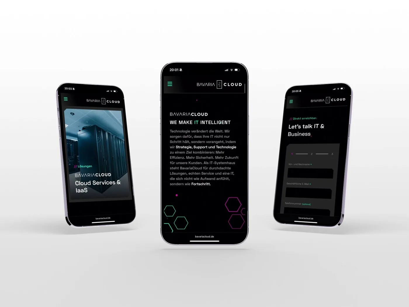 Drei Smartphones mit der mobilen Webseite von BavariaCloud